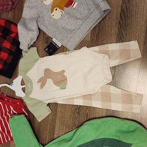 Holiday baby mix clothes size 0-3 to 12 months mix